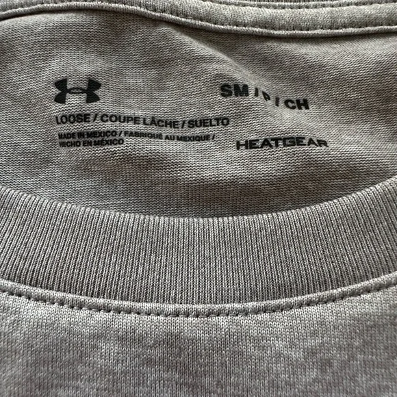 Small Under Armour women’s cut T-shirt - preowned - Picture 3 of 5